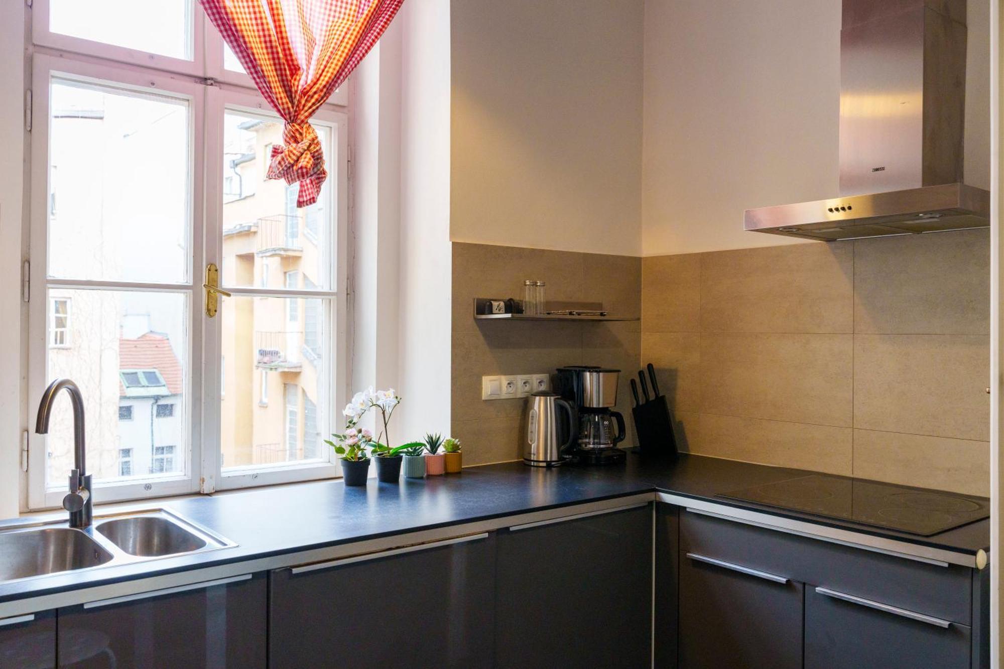 Stay Praha Apartment - New Open! Bagian luar foto
